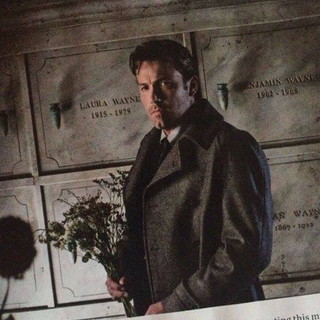 Illustration for article titled Nuevas imágenes de Batman v Superman revelan que habrĂa otro villano más en la pelĂcula